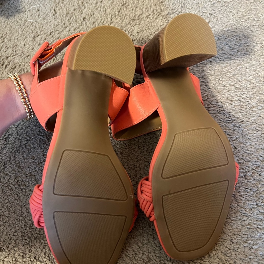 Heels - Picture 4 of 4